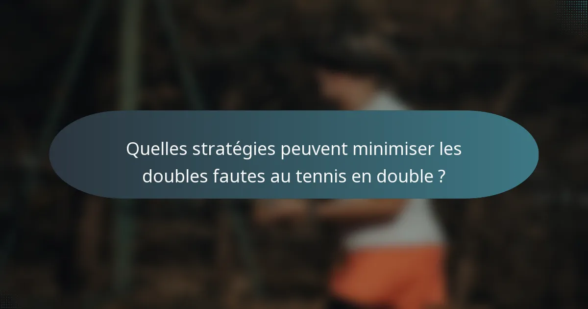 Quelles stratégies peuvent minimiser les doubles fautes au tennis en double ?